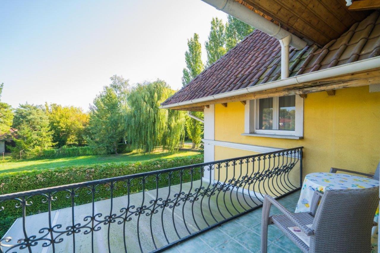 Jade Panzio Bed & Breakfast Balatonfoldvar Exterior photo